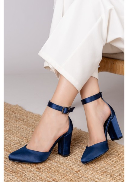 Lole Topuklu Lacivert Saten Detaylı Topuklu Ayakkabı