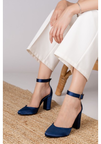 Lole Topuklu Lacivert Saten Detaylı Topuklu Ayakkabı fiyatları