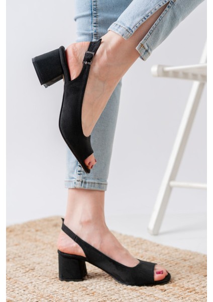 Eriola Siyah Detaylı Alçak Topuklu Kadın Ayakkabı