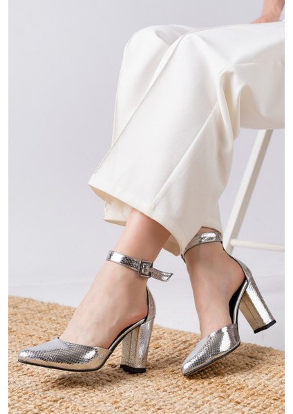 Lole Topuklu Gümüş Cilt Timsah Deri Detaylı Topuklu Ayakkabı