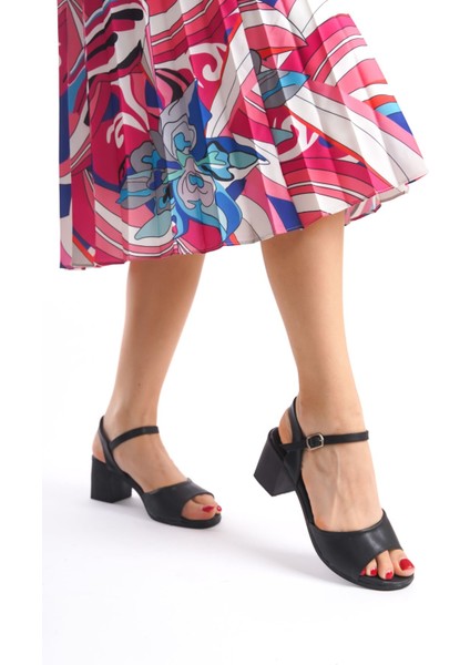 Tek Bant Yuvarlak Burun Siyah Cilt Kadın Topuklu Ayakkabı modelleri