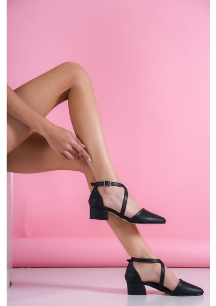 Letha Siyah Cilt Topuklu Kadın Ayakkabı