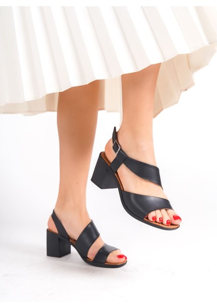 Yade Çift Bantlı Bilekten Bağlamalı Kalın Topuklu Kadın Ayakkabı