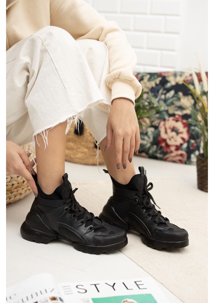 Tammy Bağcık Detaylı Spor Bot Siyah