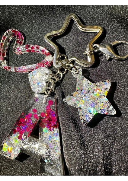A Harf Antrasit Gri Renk Fuşya Glitter Yıldız Kancalı Vıp Ekstra Figürlü Epoksi Harf Anahtarlık modelleri