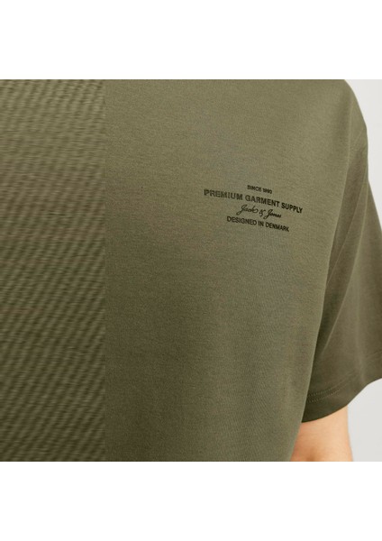 Erkek Gögüs Baskili Tisört - Blachad indirimleri