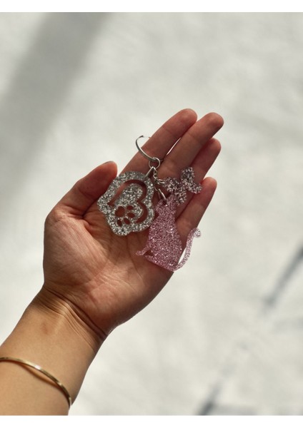 Kedi Anahtarlık Pudra Pembe ve Gümüş Sim Ekstra Figürlü Epoksi Harf Anahtarlık Hediyelik Anahtarlık fiyatları