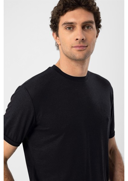 Siyah Bisiklet Yaka Erkek T-Shirt indirimleri