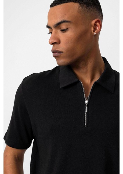 Siyah Polo Yaka Fermuarlı Erkek T-Shirt fırsatları