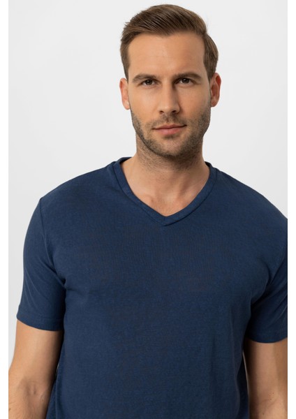 Lacivert V Yaka Basic Erkek T-Shirt fırsatları