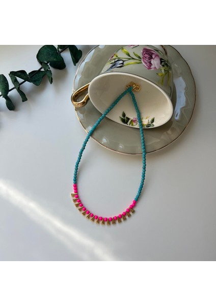 Neon Pembe Boncuklu Kolye
