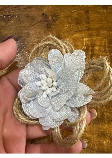 8x8 cm Hasır Kabartma Çiçekli Iğneli Broş Yka Iğnesi