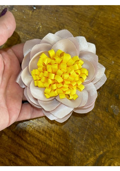 Sarı Tomurcuklu Pudra Pembe Kadın Iğneli Broş Yaka Iğnesi 9x9 cm