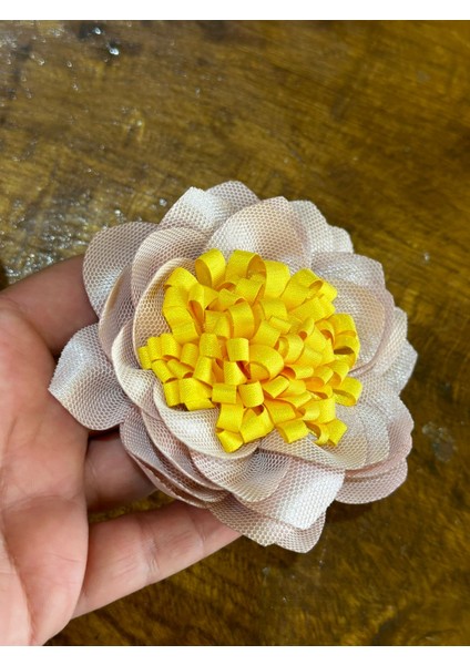 Sarı Tomurcuklu Pudra Pembe Kadın Iğneli Broş Yaka Iğnesi 9x9 cm fiyatları