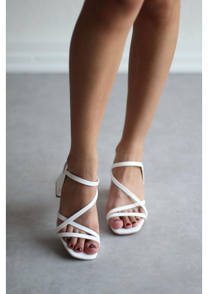 Y831 Beyaz Deri Kadın Topuklu Ayakkabı fiyatları