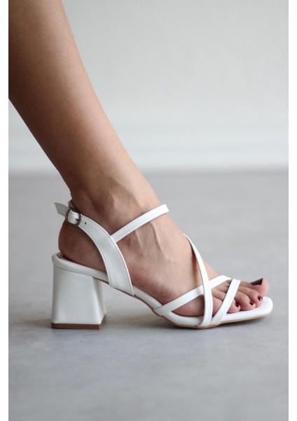 Y831 Beyaz Deri Kadın Topuklu Ayakkabı fırsatları
