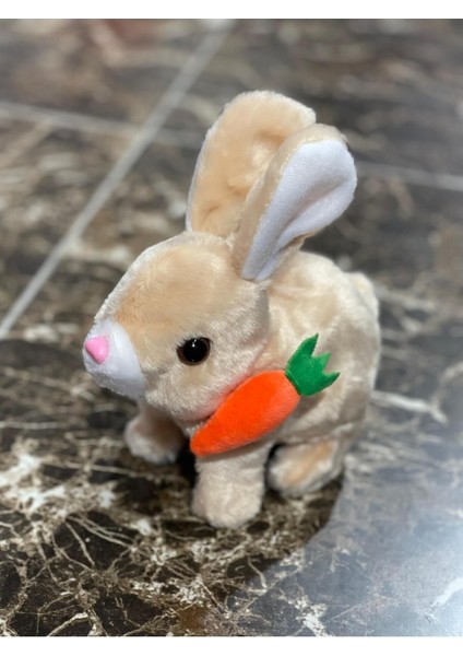 Pilli Sesli Zıplayan Hareketli Havuçlu Krem Rengi Peluş Tavşan 18X17 cm