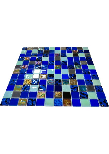Havuz ve Yaşam Alanlarının Tüm Yüzeyleri Için Kristal Cam Mozaik. Cam Ölçüleri: 23X23X4 Mm. File Ölçüsü: 30X30 Cm. (1 Kutu=11 File Karo=1 M2 Fiyatıdır)