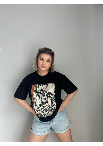 Kadın Baskılı Taş Detaylı T-Shirt