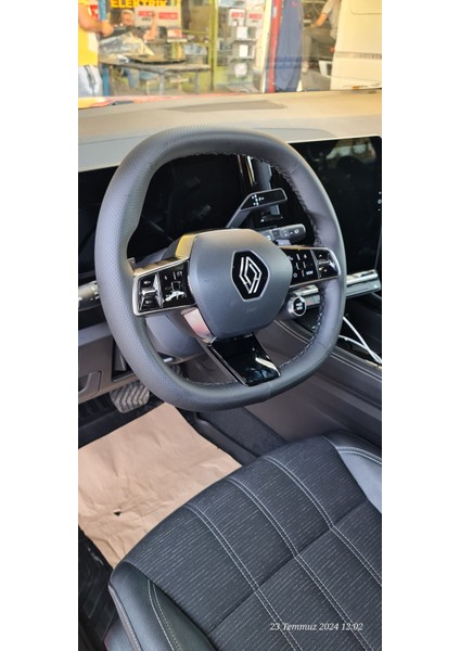 Renault Megane 5 Uyumlu Dikmeli Direksiyon Kılıfı Noktalı Desen Siyah Renk 38×10.5cm modelleri