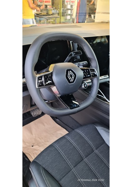 Renault Megane 5 Uyumlu Dikmeli Direksiyon Kılıfı Noktalı Desen Siyah Renk 38×10.5cm fırsatları