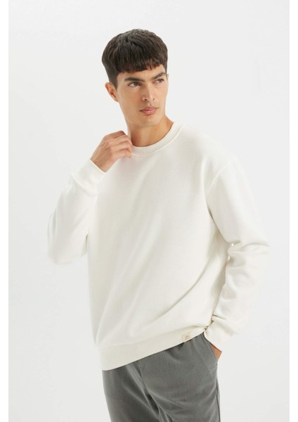 Oversize Geniş Kalıp Bisiklet Yaka Kalın Kumaş Basic Düz Sweatshirt T5139AZ24AU