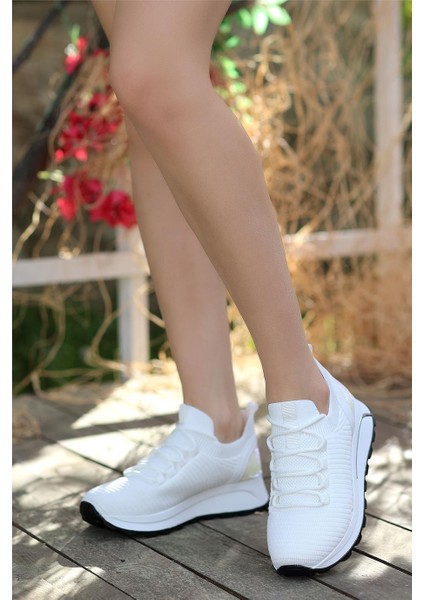 Bağcıklı Kadın Spor Sneaker-Beyaz fiyatları