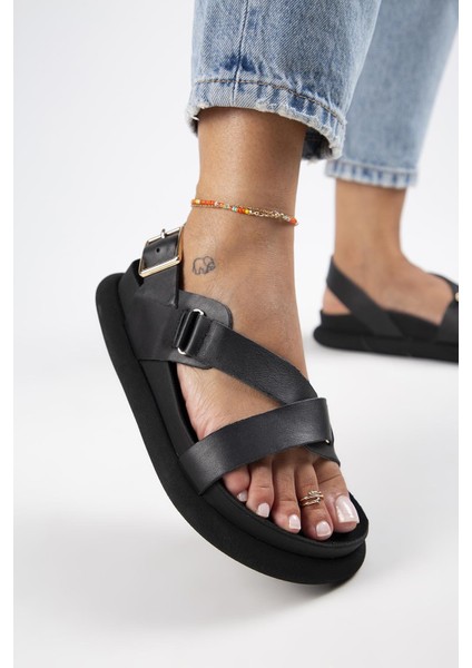 Azelya Kadın Tokalı Atkılı Siyah Sandalet indirimleri