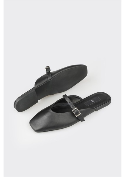 Kadın Spor Terlik Siyah Deri Malzeme ile Hafif ve Rahat Kullanım Sunar modelleri