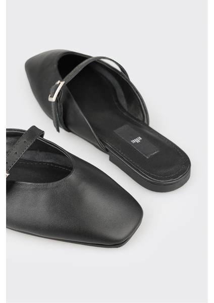 Kadın Spor Terlik Siyah Deri Malzeme ile Hafif ve Rahat Kullanım Sunar indirimleri