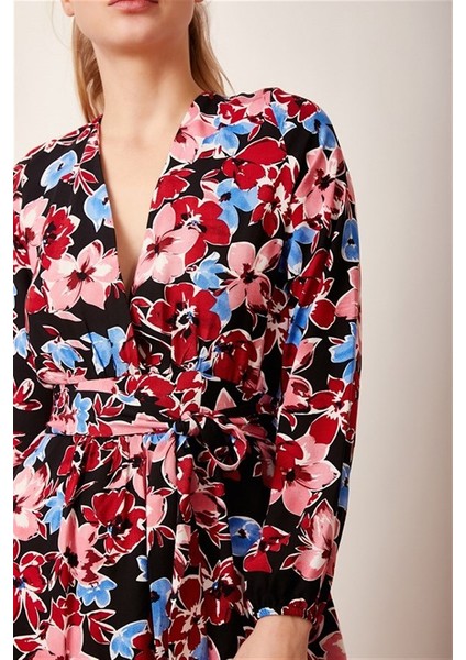 Kadın Mini Elbise V Yaka Çiçek Desenli Kuşak Bağlamalı Esnek Penye Kumaş modelleri