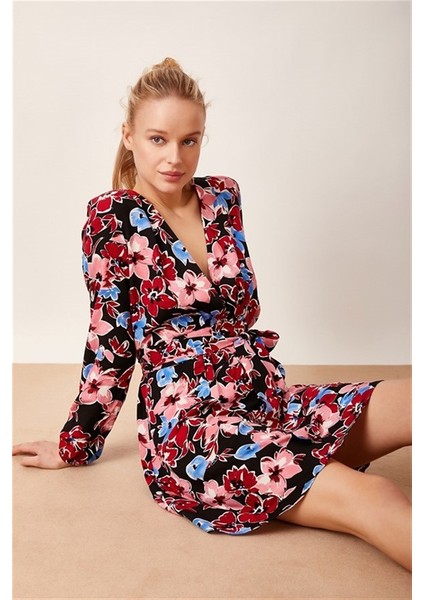 Kadın Mini Elbise V Yaka Çiçek Desenli Kuşak Bağlamalı Esnek Penye Kumaş fırsatları