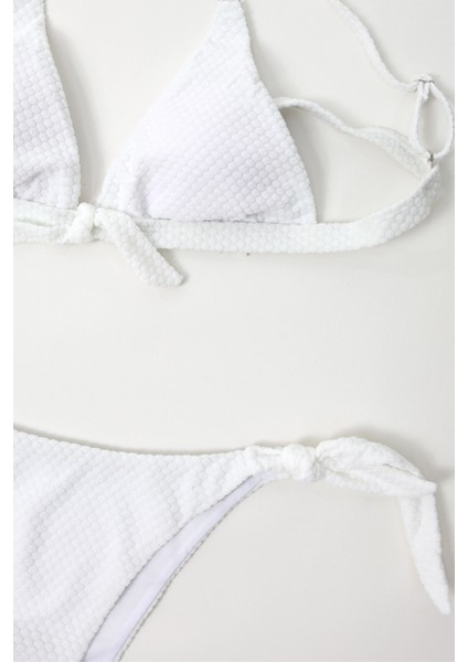 Kadın Beyaz Ip Bağlamalı Astarlı Üçgen Bikini Takım HZL24S-LC2228 fiyatları