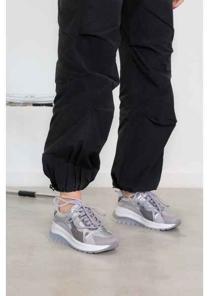 K131 Model 5 cm Tabanlı Yeni Sezon Spor Ayakkabı Grı fiyatları