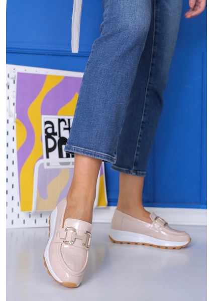 IZ2227 Model 5 cm Tabanlı Toka Detaylı Ayakakbı Babet Ten.rugan fiyatları