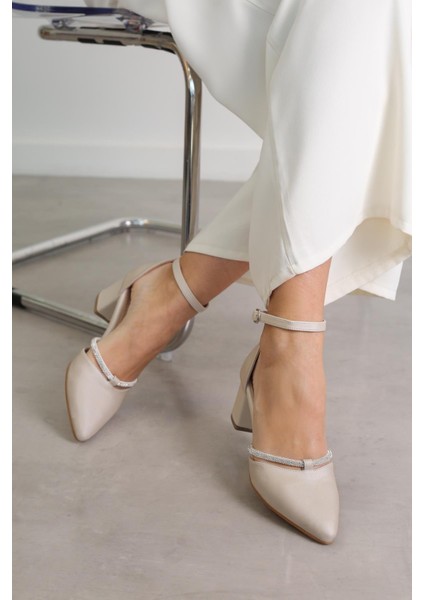 Jodi Model 5cm Topuklu Taşlı Ayakakbı Ten.saten modelleri