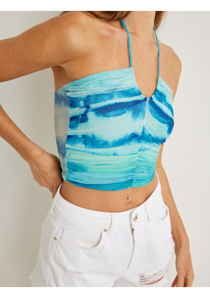 x Şahika Ercümen - Boyundan Bağlamalı Bluz Crop Batik Desenli