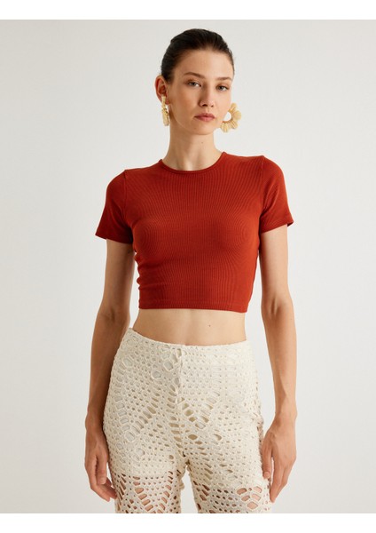 x Melis Ağazat - Crop Tişört Arkası Pencere Detaylı Bağlamalı Kısa Kollu Yuvarlak Yaka modelleri