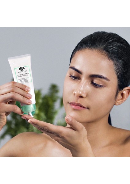 Checks and Balances Polishing Face Scrub Arındırıcı ve Canlandırıcı Tanecikli Yüz Temizleyici 75 ML