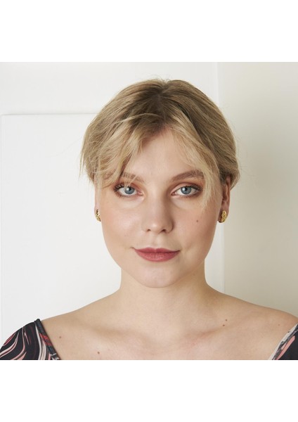 Yaprak Model Taşlı Küpeler fırsatları