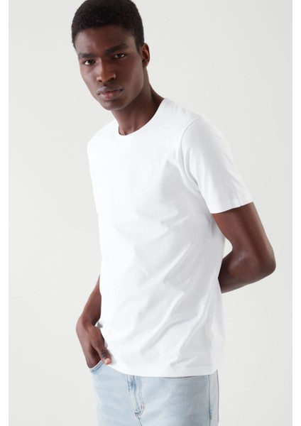 Beyaz Basic Erkek Slim Fit %100 Pamuklu Kısa Kollu Bisiklet Yaka T-Shirt