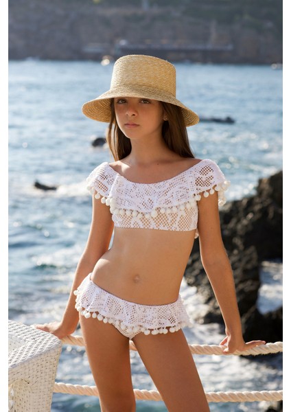 Tığ Işi Dantel Işlemeli Ponpon Detaylı Fırfırlı 50UV Kız Çocuk Bikini Takımı by Nessi Byrd modelleri