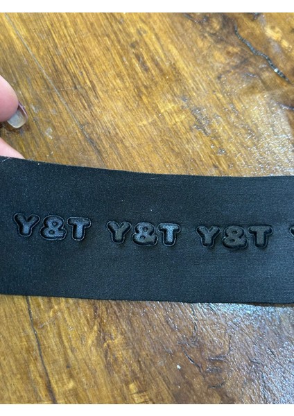 Siyah Kabartma Yazılı Şerit Dikiş Giyim Aksesuarı 1 Metre