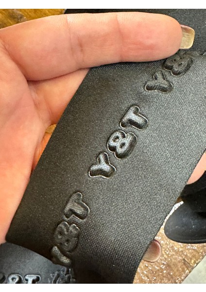 Siyah Kabartma Yazılı Şerit Dikiş Giyim Aksesuarı 1 Metre fiyatları