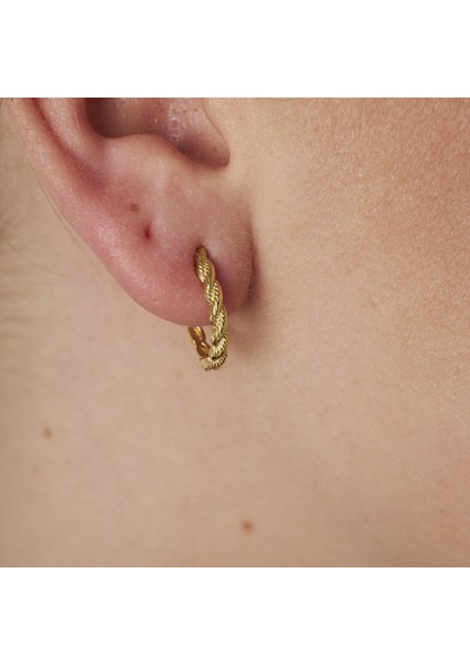 Iki Kat Kıvrılmış Küpeler modelleri