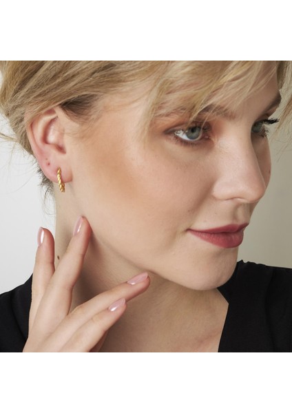 Iki Kat Kıvrılmış Küpeler indirimleri