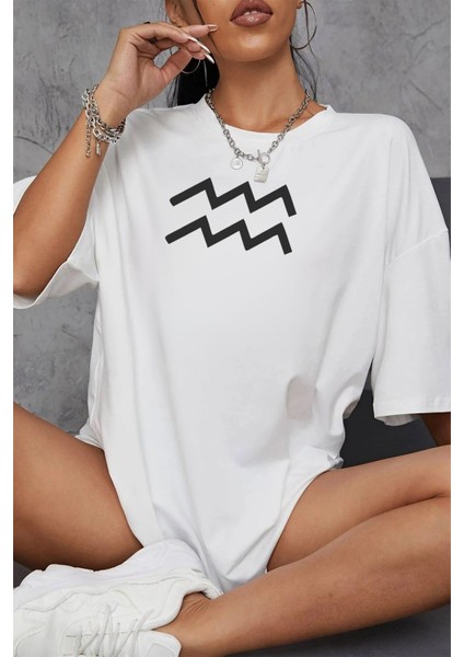 Kova Burcu Simgeli Baskılı Pamuklu Unisex Oversize Tişört fiyatları