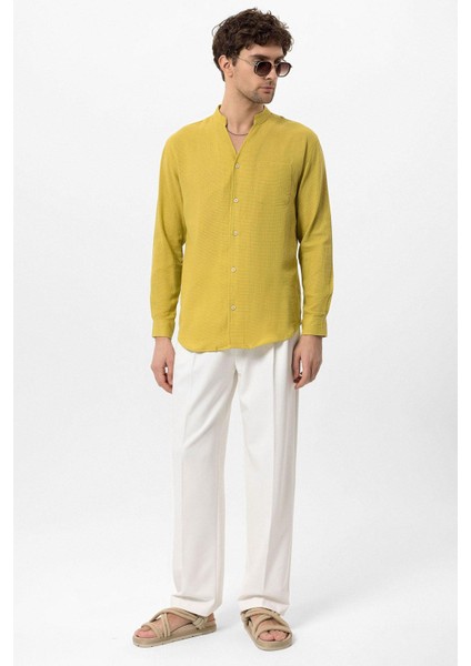 Açık Safran Hakim Yaka Örme Dokulu Erkek Gömlek