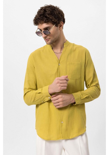 Açık Safran Hakim Yaka Örme Dokulu Erkek Gömlek fırsatları