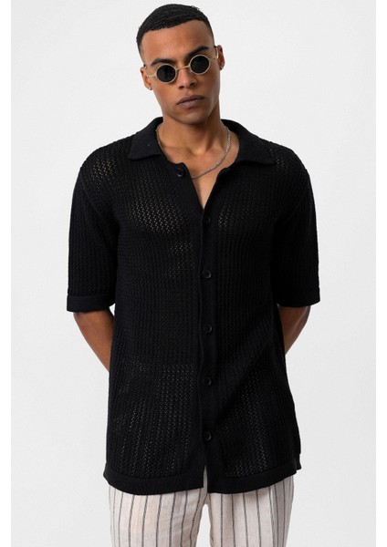 Siyah Kısa Kollu Ajurlu Erkek Gömlek